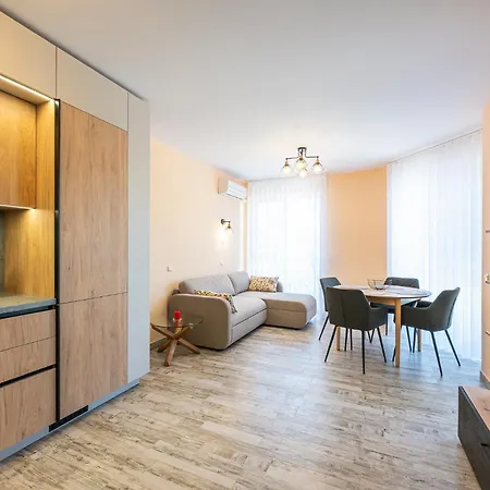 Apartment New & Quiet Near Burgas' Garden *
