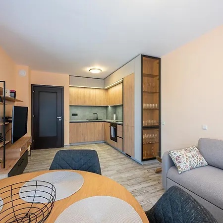 Apartment New & Quiet Near Burgas' Garden