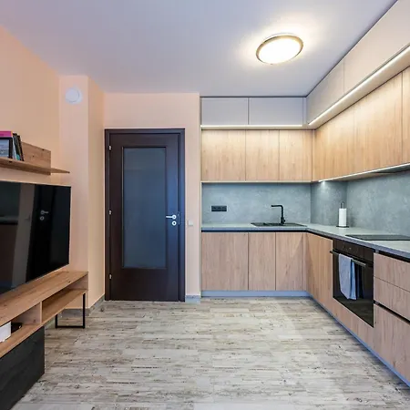 Apartment New & Quiet Near Burgas' Garden *