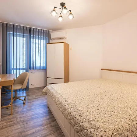 New & Quiet Near Burgas' Garden Apartment *