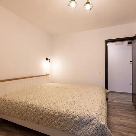 New & Quiet Near Burgas' Garden Apartment *