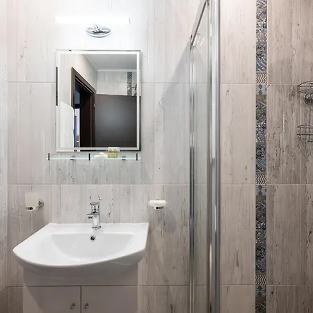 New & Quiet Near Burgas' Garden Apartment *