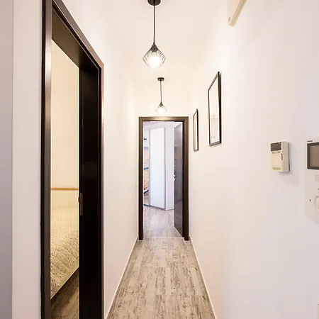 Apartment New & Quiet Near Burgas' Garden *