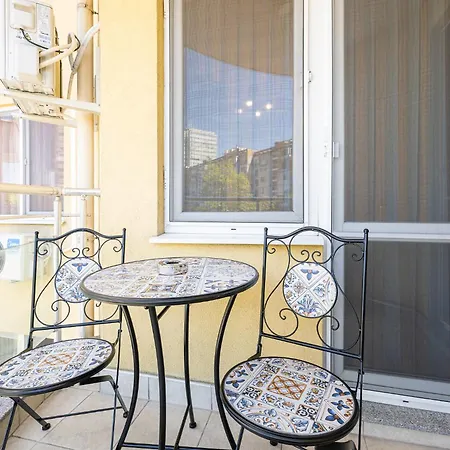 Apartment New & Quiet Near Burgas' Garden *